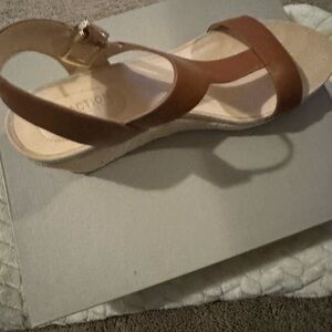 Kenneth Cole Reaction Tan Sandals